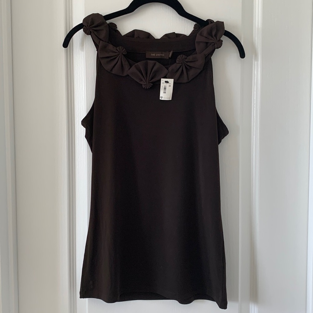 NWT THE LIMITED Fan Detail Neckline Sleeveless Top Size Medium